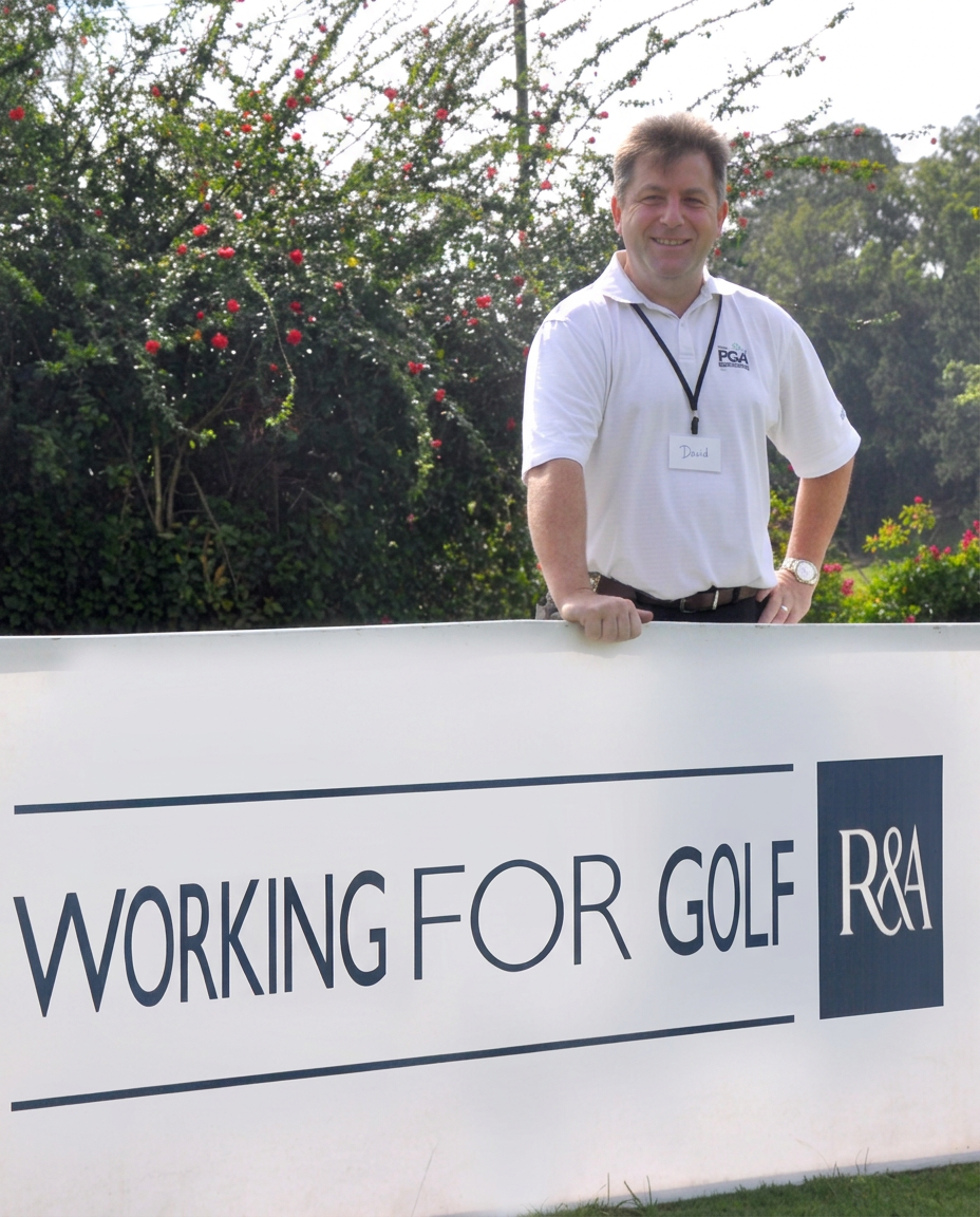 Dave Gosling with R and A sign