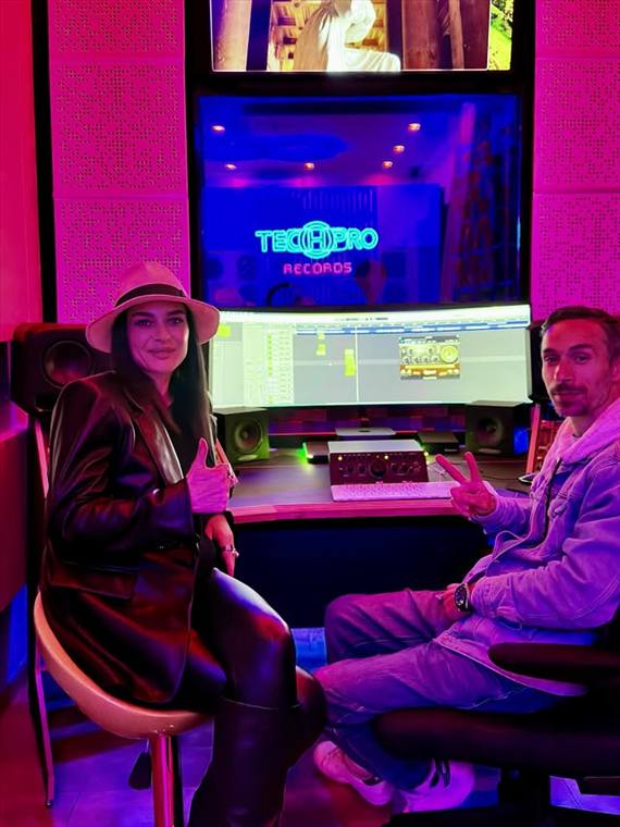 Elsa Lila negli studi TechPro Records