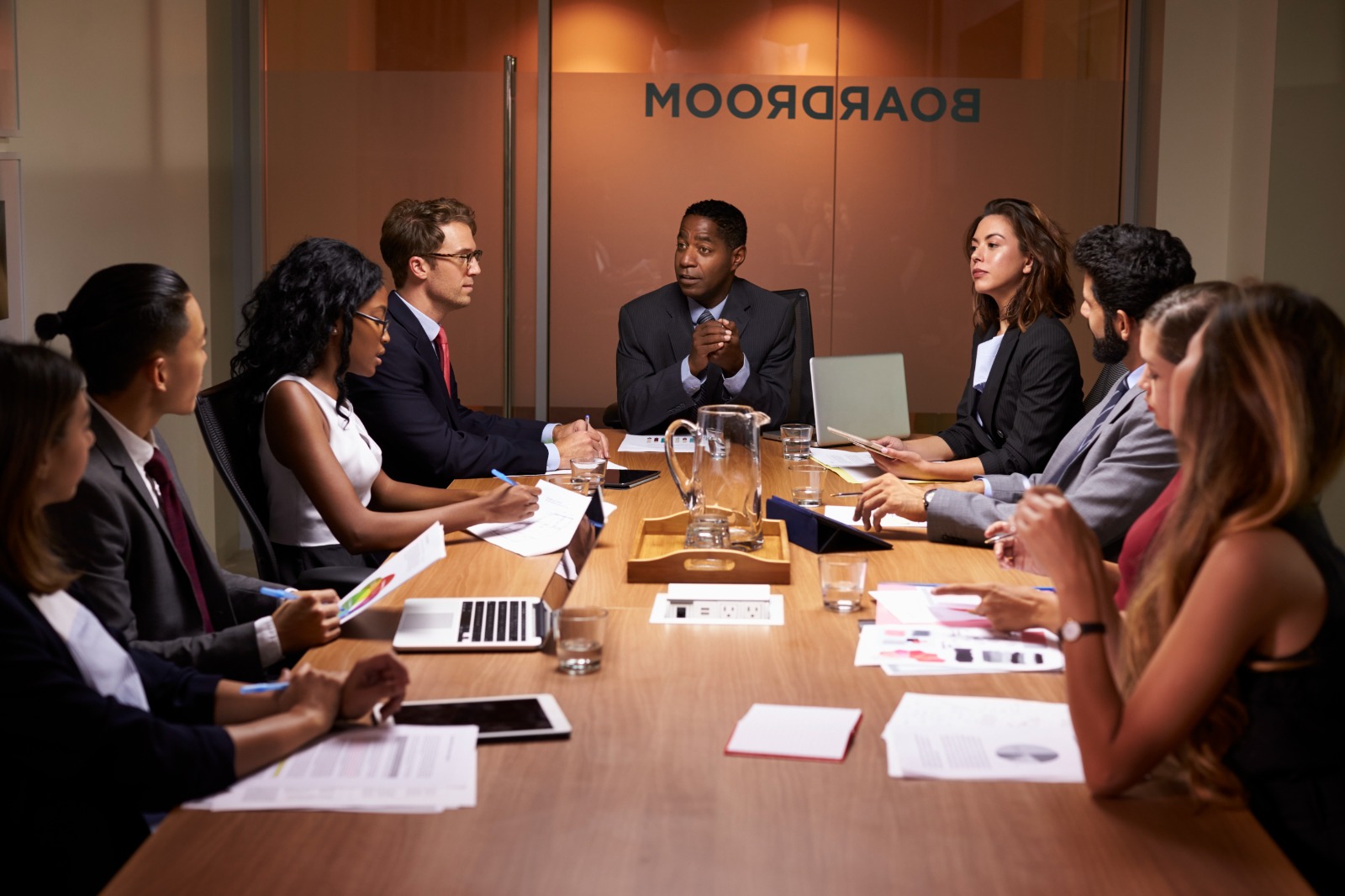 Create a photorealistic, ultra-high-quality 8K resolution header image for the Faith & Grow website. The image should depict a diverse group of Christian entrepreneurs (men and women of various ethnicities and ages) smiling warmly and engaging in meaningful conversation. They are gathered around a large, rustic wooden table in a bright, modern co-working space filled with natural light streaming from large windows. The color palette should be warm and inviting, with earth tones, light blues, and pops of gold.  The mood should be optimistic, collaborative, and empowering.  The camera angle should be slightly elevated, offering a dynamic yet inclusive perspective of the group.  The table should be made of reclaimed wood with a slightly rough texture, and the surrounding space should feature plants, natural materials, and comfortable seating.  Background elements include bookshelves with faith-based literature and inspirational quotes subtly visible in the background.  The lighting should be soft and diffused, creating a sense of warmth and serenity.  Props could include laptops, notebooks, and coffee cups. The overall style should evoke a sense of community, trust, and growth, similar to the work of Annie Leibovitz.  Textures should be highly detailed and realistic, showcasing the natural materials and the subtle expressions on the faces of the entrepreneurs.  The image should be hyperrealistic, with a shallow depth of field to focus attention on the group at the table., ultra high resolution, photorealistic, 8K, hyperdetailed, cinematic lighting