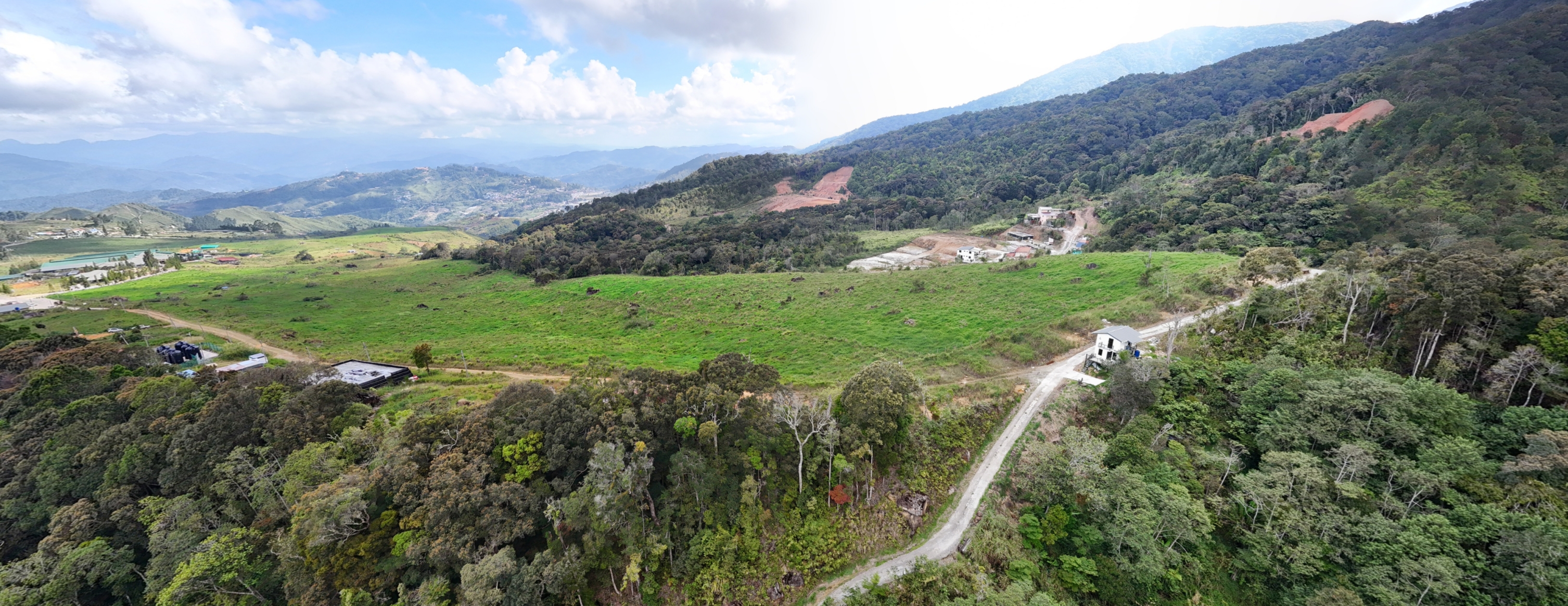 Golf course surroundings panorama preview