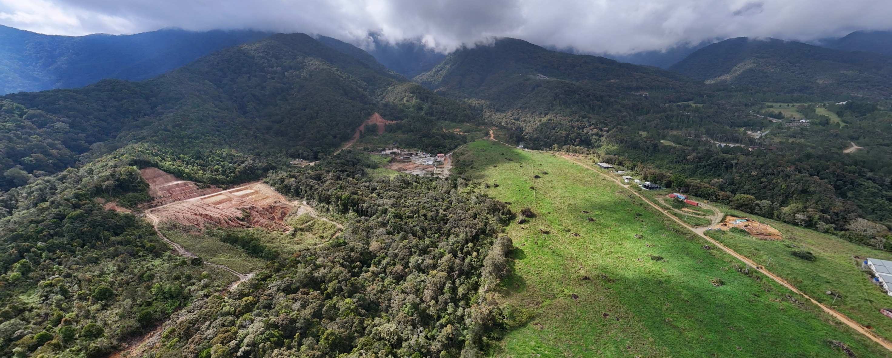 Golf course surroundings panorama preview