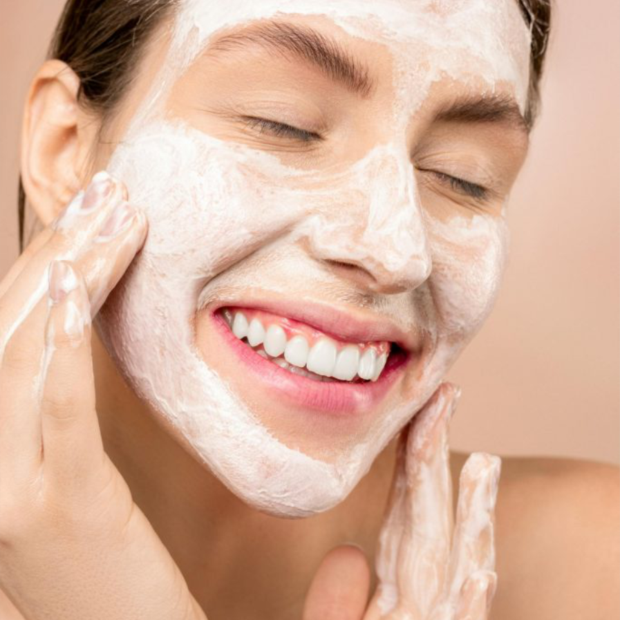 A close-up shot of a woman's hand, with visibly hydrated and soft skin, after applying a luxurious coconut oil-based cream.  The background should be blurred and soft, highlighting the radiant skin.  The lighting should be soft and natural, emphasizing the healthy glow. The image should evoke a feeling of calmness and luxury.