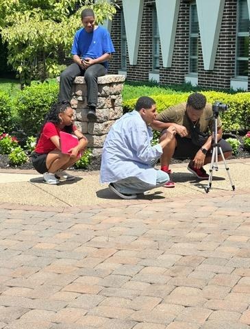 Photorealistic image of a production meeting with Vaniece Washington leading the discussion, surrounded by crew members. Professional and organized atmosphere. 4k, high detail.