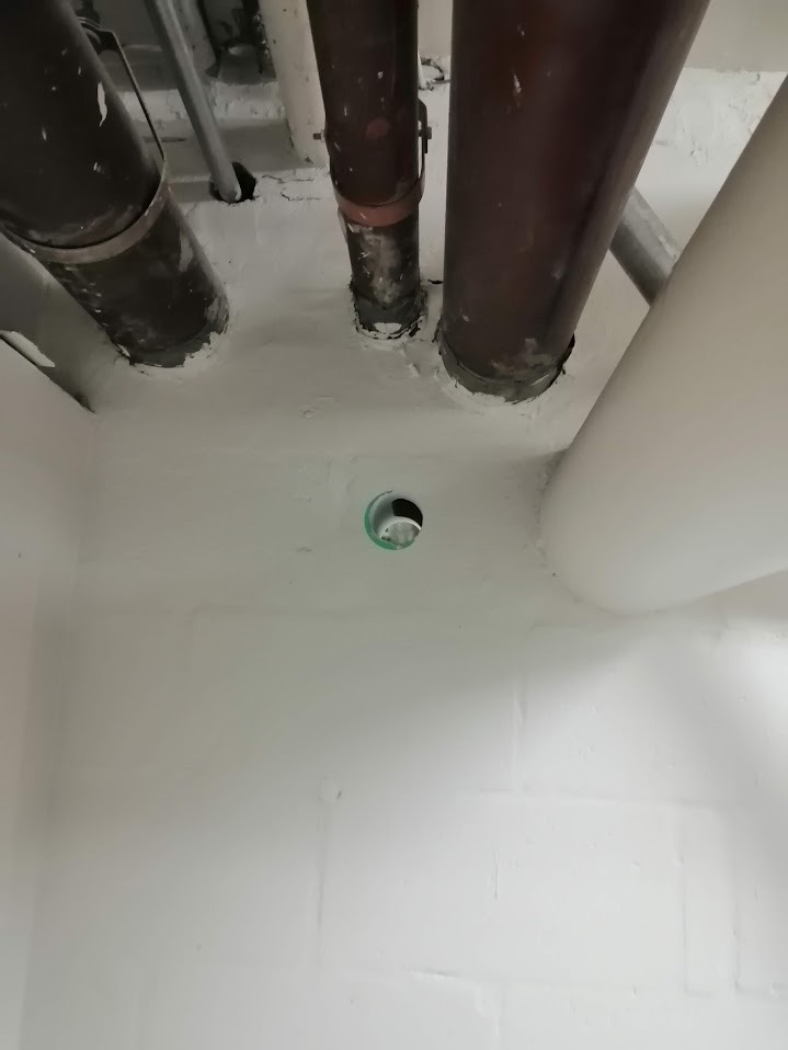 A photorealistic image demonstrating the process of wall chasing. The image should clearly show the carefully cut channels in the wall, emphasizing the precision and cleanliness of the work.