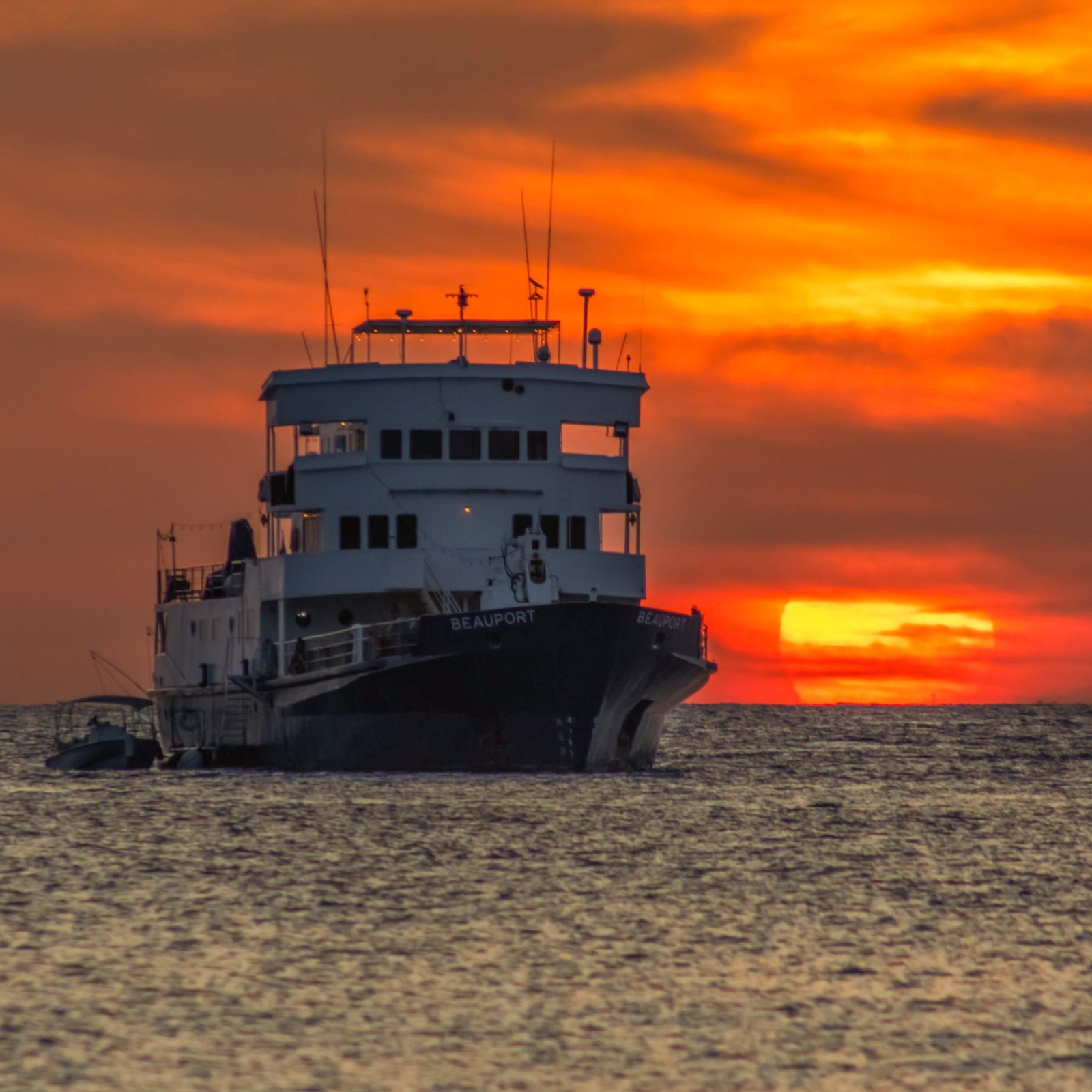 A split-screen image; one side showcasing modern 3D modeling technology used in designing Beauport yachts, the other side depicting traditional craftsmanship such as woodworking.