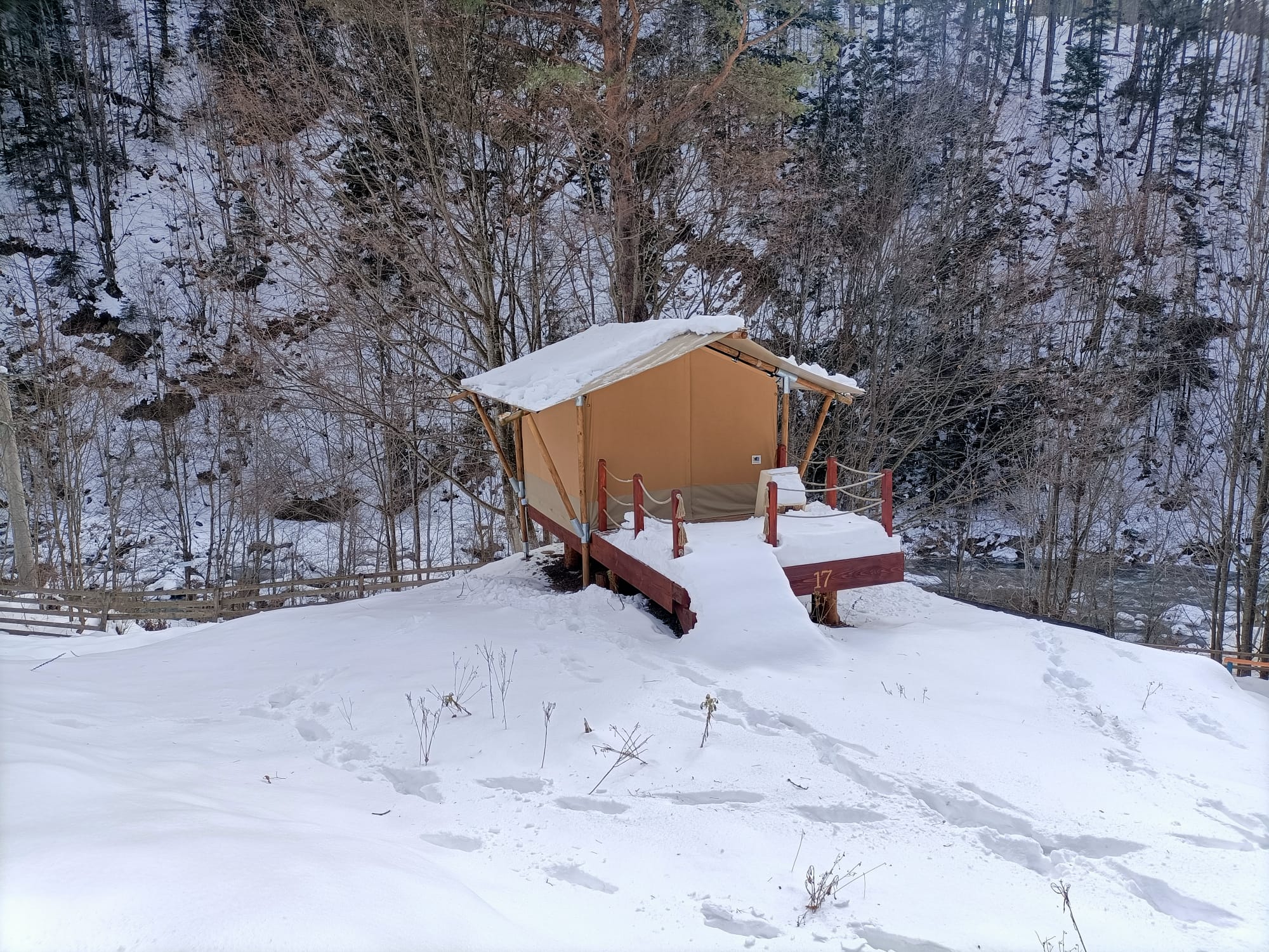 EVO Glamping Village de tentes au crépuscule