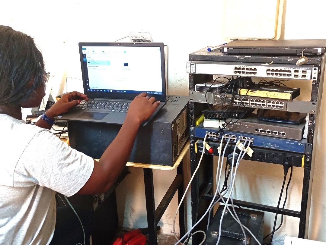 Create an image representing customized IT solutions. An intricate jigsaw puzzle symbolizing a company's IT infrastructure. Each piece represents a different element of the business. A hand is carefully placing a piece in the right place to show finding the right solution. The lighting should be focused and precise, highlighting the individual pieces and their connection. Colors should be vibrant and dynamic, symbolizing the complexity and potential of the solutions. Camera angle: close-up shot to capture the details of the puzzle. Props: puzzle pieces, hand placing a piece, business logos subtly displayed. Style: clean and precise. This image should convey Mit-Technologie's ability to provide tailored IT solutions.