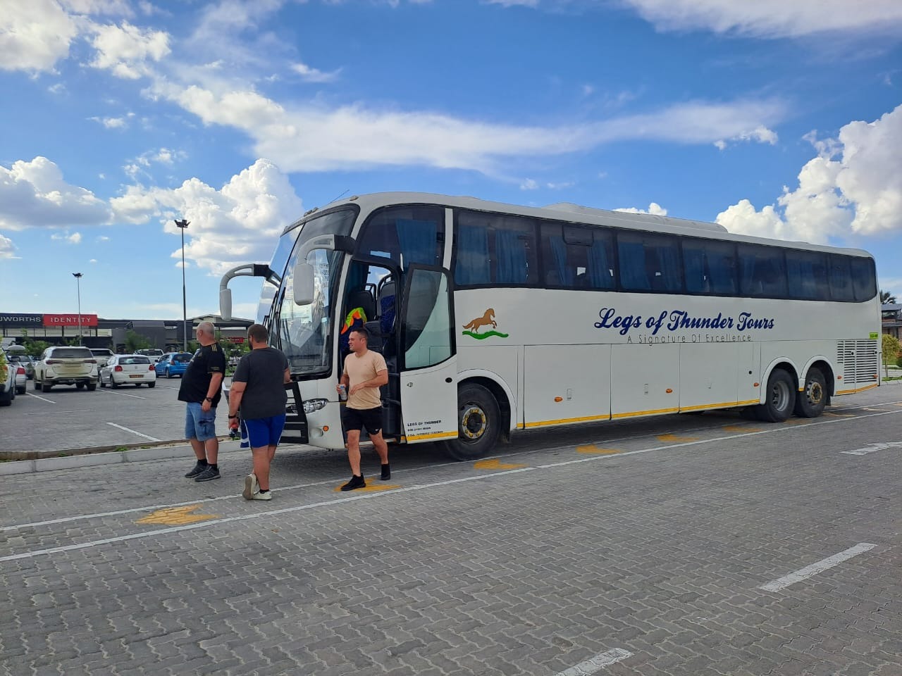  Create a photorealistic image of a travel guide interacting with a group of tourists at a local market. The guide should be knowledgeable and approachable, answering questions and sharing insights about the local culture. The background should be bustling with activity, showcasing the vibrant atmosphere of the market. The lighting should be natural and bright, capturing the energy of the scene. The color palette should be rich and diverse, reflecting the colors of the local market and the clothing of the people. The overall style should convey the authenticity and immersion that expert guides provide.