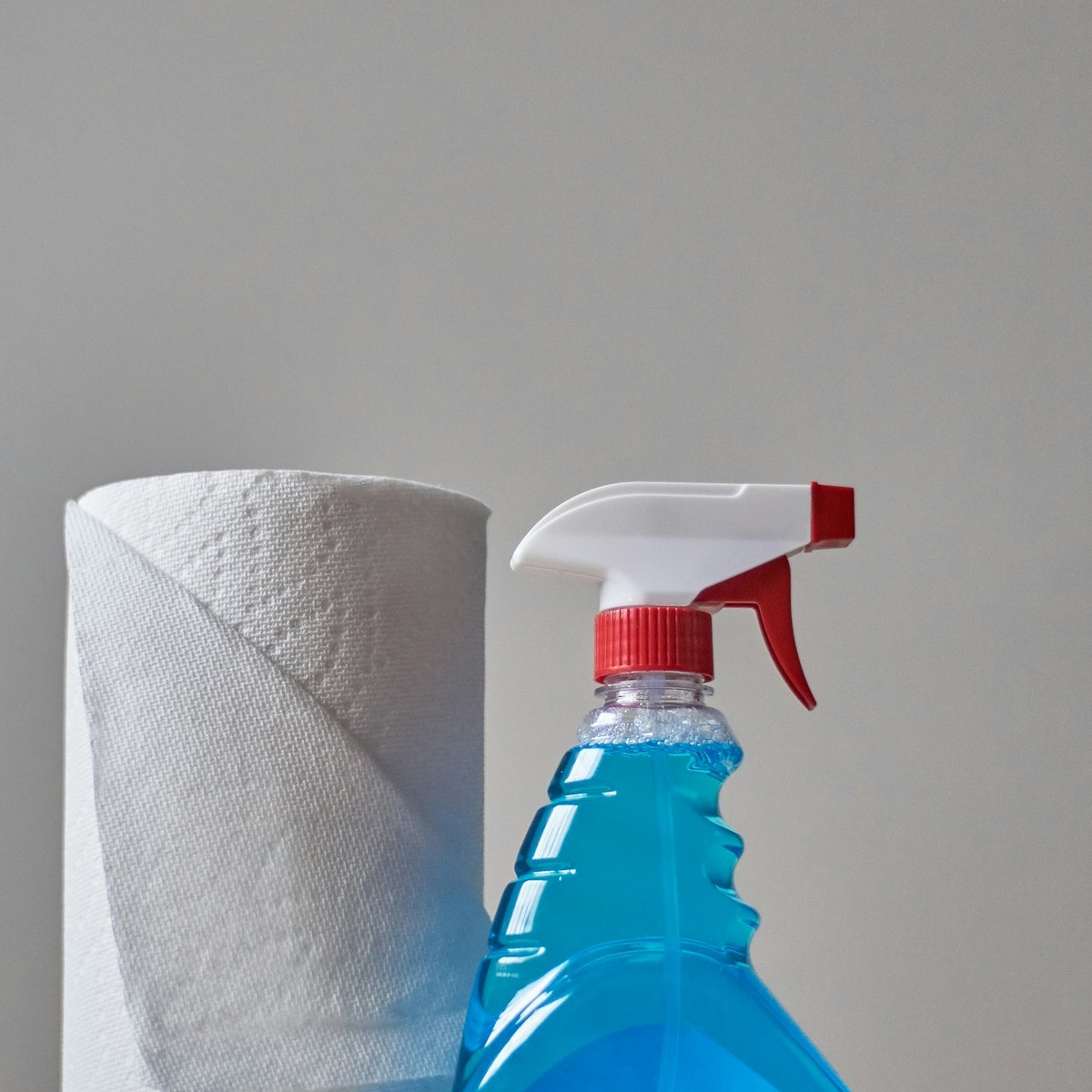 A close-up, photorealistic image of a cleaning brush reaching into a hard-to-reach corner, effectively removing grime. The focus is on the detail and effectiveness of deep cleaning. Lighting: Focused and bright, emphasizing the dirt being removed. Camera angle: Extreme close-up, highlighting the precision and effectiveness of the cleaning process.