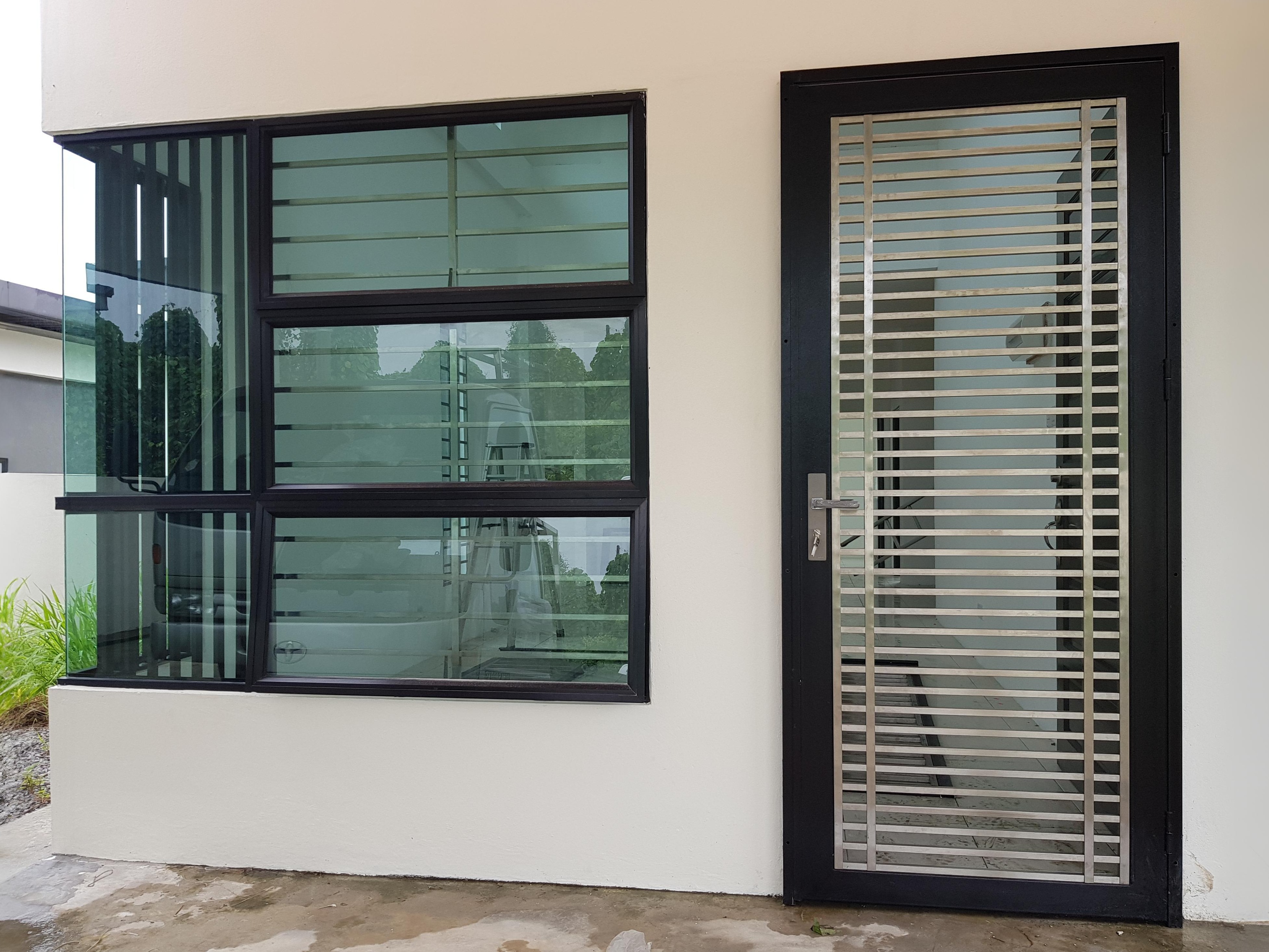 A photorealistic image of a recently renovated living room, showcasing modern furniture and décor, with natural light streaming in. The focus is on the seamless blend of comfort and style. 4K resolution.