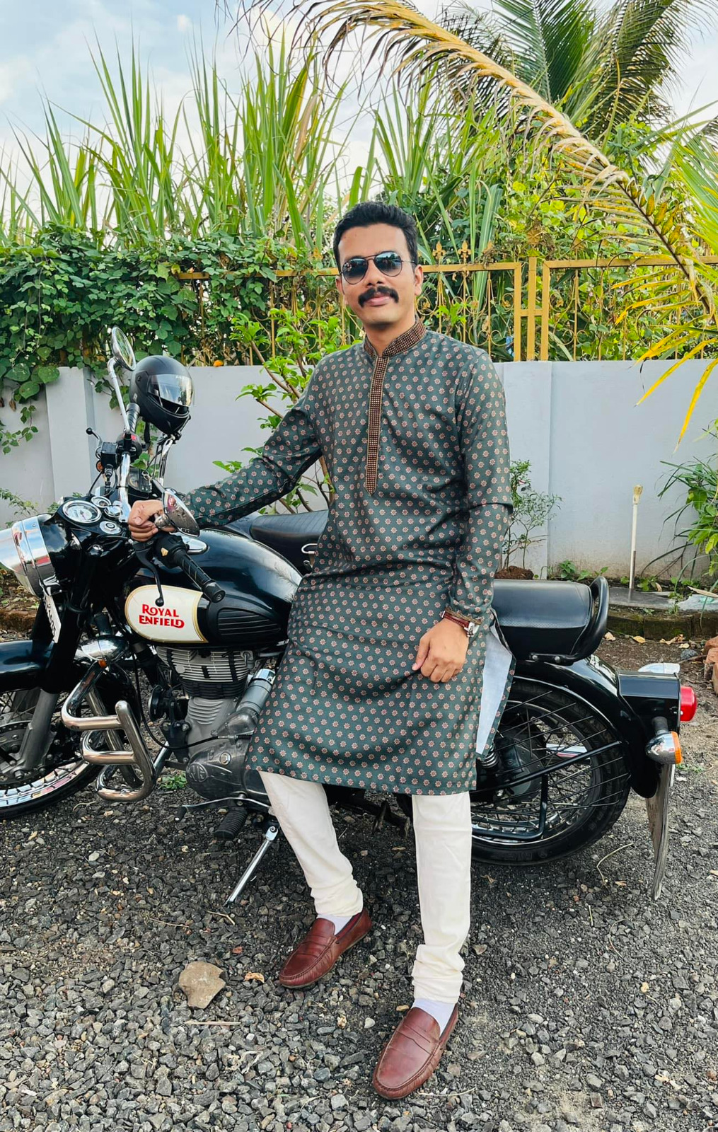 A portrait of Vikas Karpe, the founder of Ulwe Satarkar MH 11, exuding leadership, vision, and approachability. The lighting should be professional and flattering, highlighting his confidence and dedication. The background should subtly hint at the community he has built. Style: Professional and inspiring.