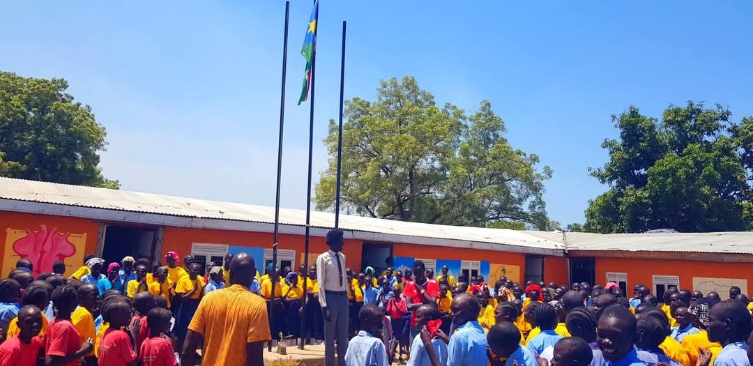 A vibrant image of primary school children engaged in a hands-on science experiment. Use bright colors and natural light. The camera should capture the students' excitement and engagement. 4k resolution, photorealistic.