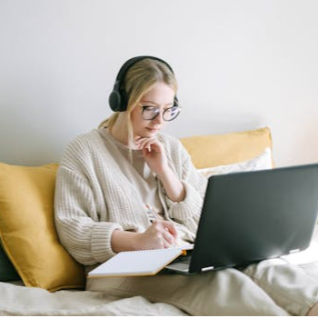 Showcase an AI writing content on a screen, with creative sparks and ideas visually flowing from the AI. The style should be inspiring and imaginative.