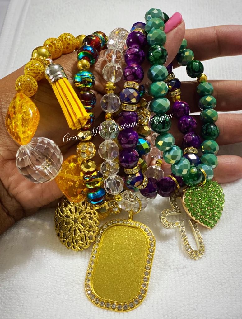  A stylized, illustrative image combining elements of custom apparel and laser engraving. A graphic tablet displays a design that seamlessly transitions into a printed t-shirt and an engraved wooden plaque. The color palette should be bright and modern. The style should be clean and minimalist. Technical specs: 4K resolution, vector art, bold colors.