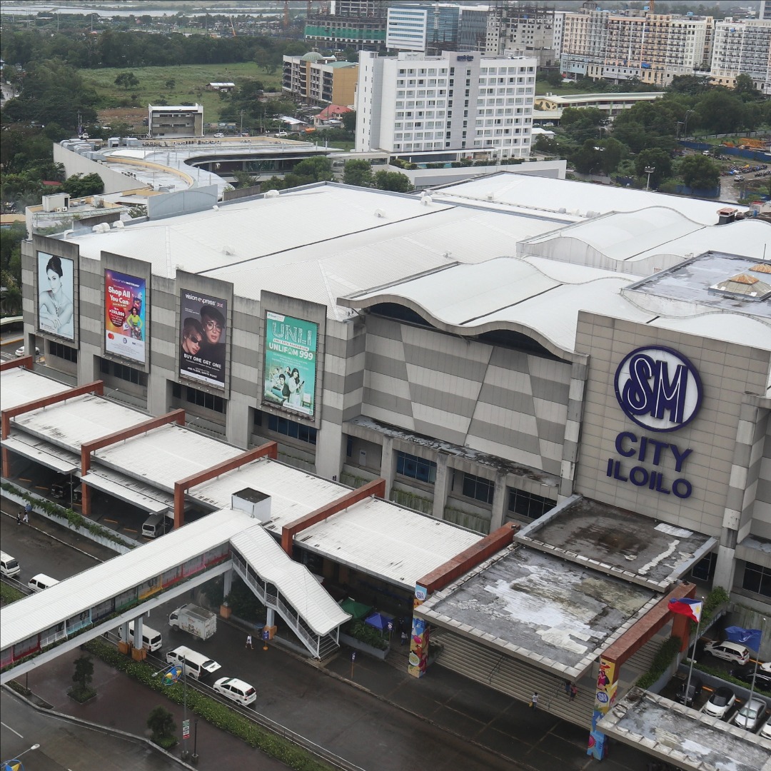 Capture a view from a condo balcony overlooking a famous city landmark. Focus on the landmark and the vibrant city life. Style: Dynamic, exciting. 4K resolution.