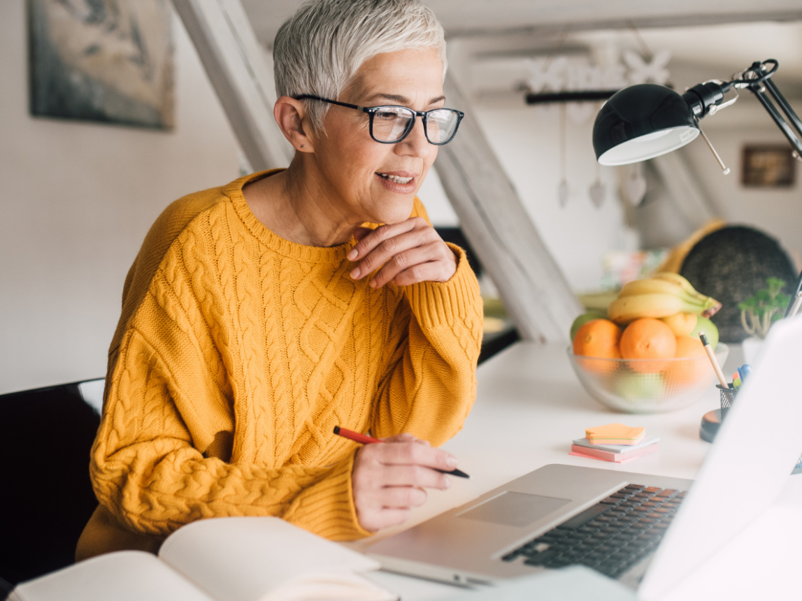 A photorealistic image of a dynamic online French class in session. Diverse students are actively participating, with Corinne leading the discussion from her home studio. Use warm lighting to create an inviting atmosphere. The focus should be on interaction and engagement.