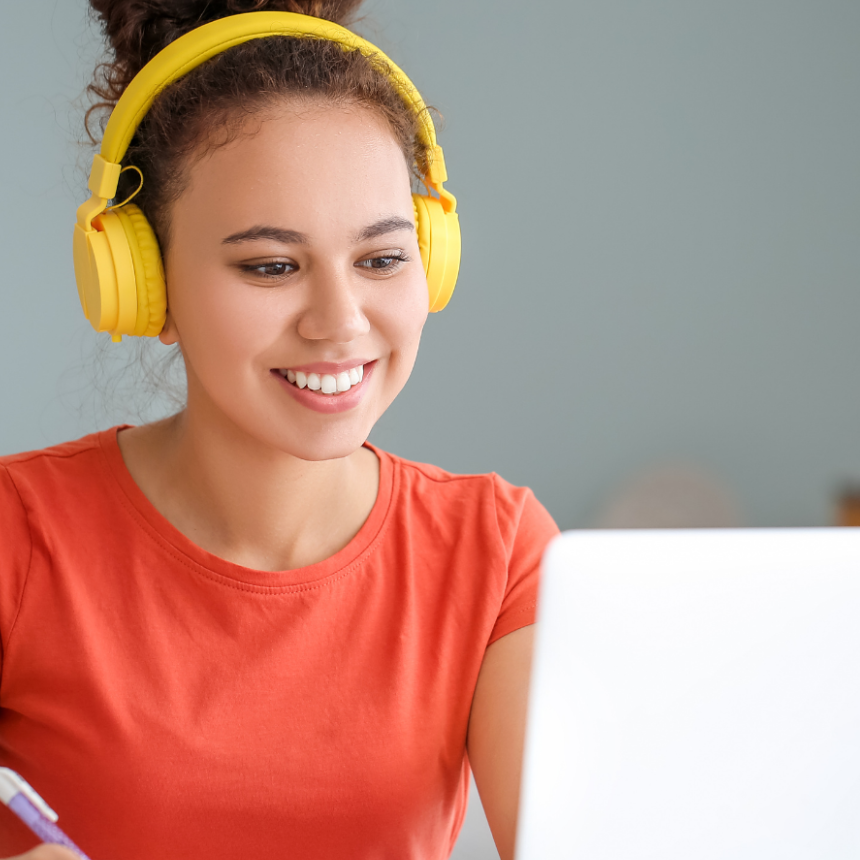 A photorealistic image showcasing an online French conversation group in action. Depict a virtual meeting space with several students from diverse backgrounds enthusiastically participating in a discussion. Focus on capturing expressions of engagement, laughter, and active listening. The lighting should be warm and inviting, creating a sense of connection and community. Backgrounds can be blurred, suggesting a focus on the conversation itself.