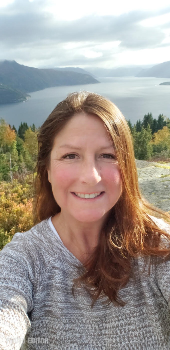A wide shot of the 'Restore & Balance' studio exterior in West Bradenton, with lush Florida vegetation in the background. Capture the welcoming atmosphere and local charm.