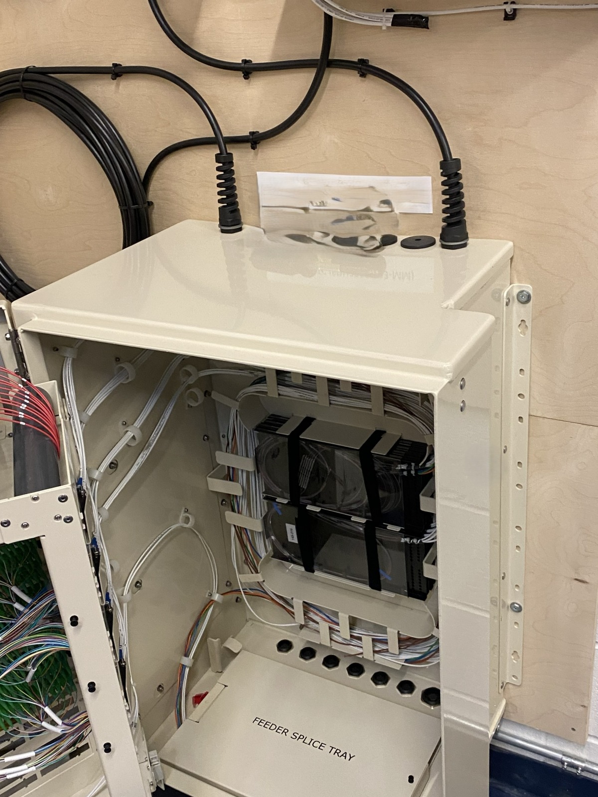 A clear, step-by-step photorealistic illustration showing the process of stripping the outer jacket of a fiber optic cable, revealing the inner fibers. The illustration should be easy to follow and visually informative. Style: Educational, simple, and precise.
